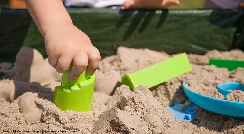 Sand- und Wasserspieltische für Garten und Balkon: Die besten Modelle im Überblick